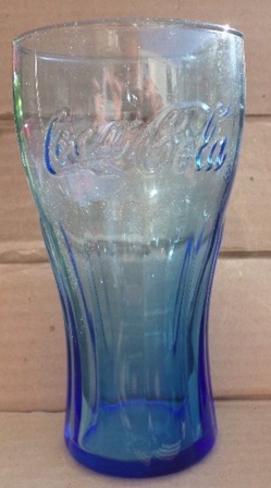 32105-2 € 3,00 coca cola glas contour kleur blauw.jpeg